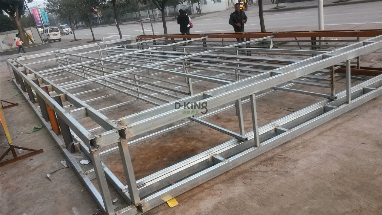 户外p10全彩led显示屏钢架制作中